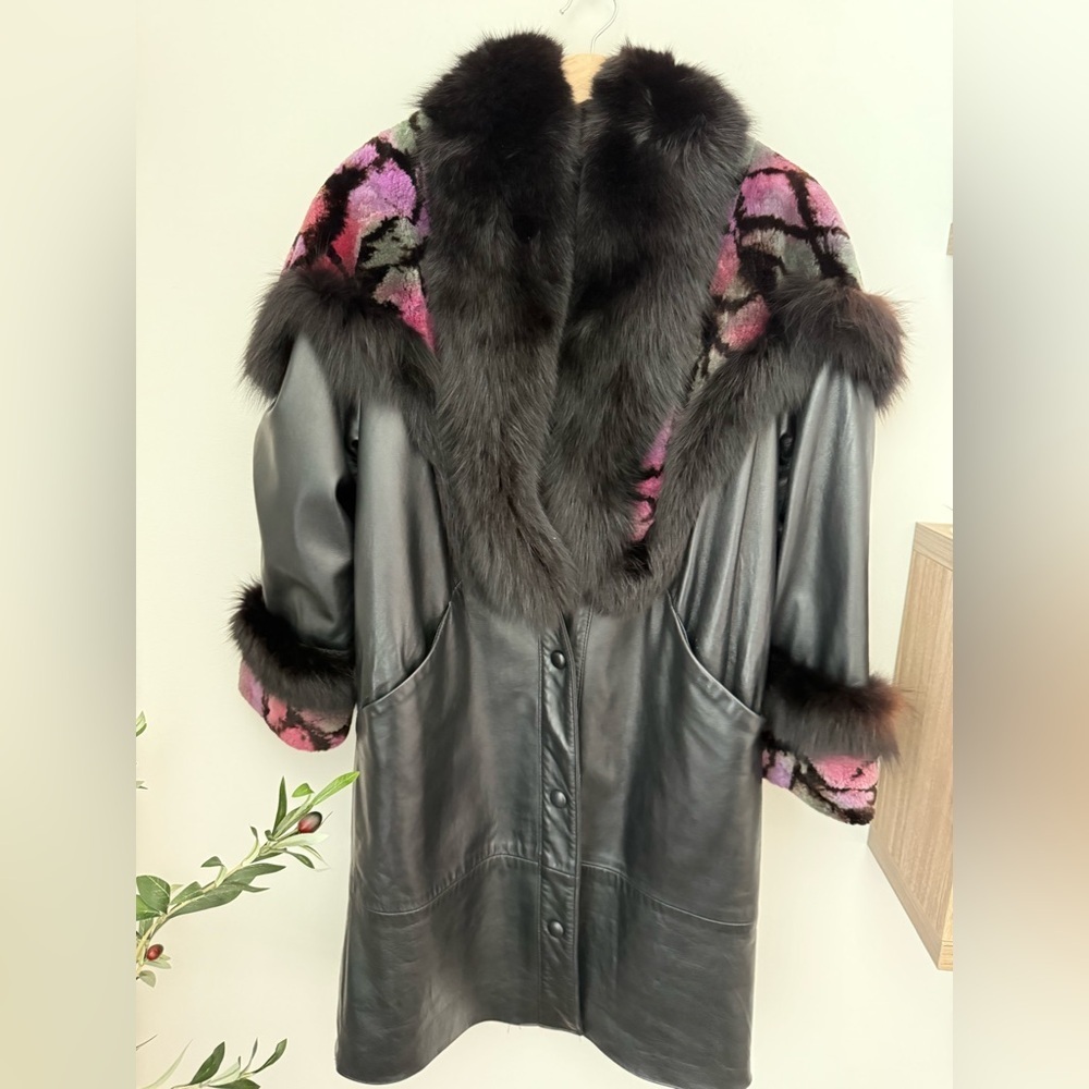 Norma Canada Stylish Black Leather Jacket with  Fur Trim , Size M - Picture 4 of 17